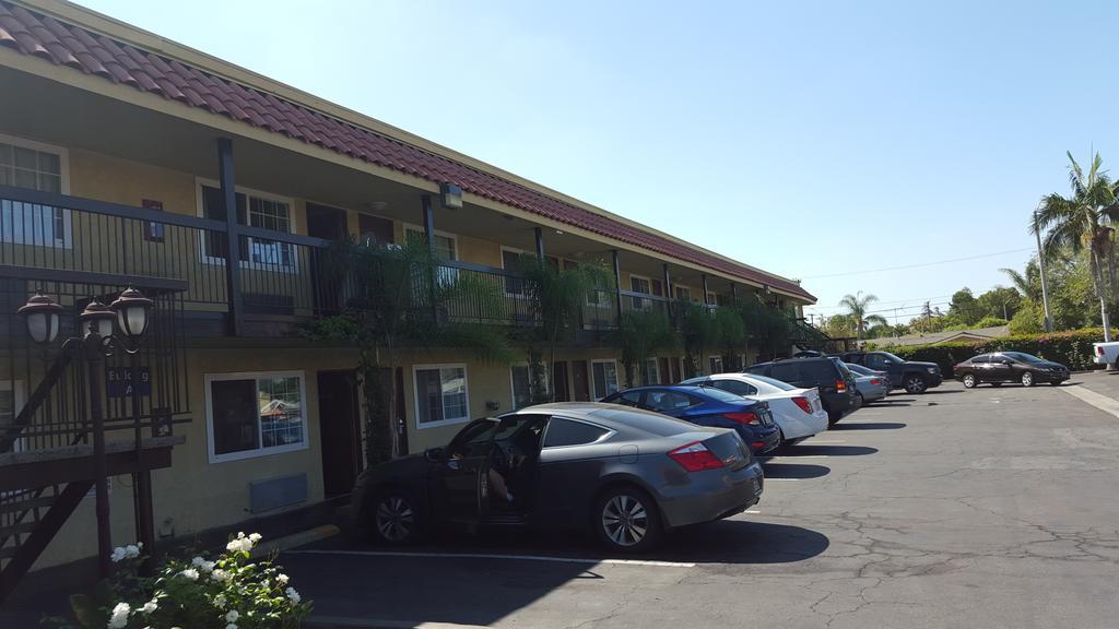 Anaheim Astoria Inn & Suites מראה חיצוני תמונה
